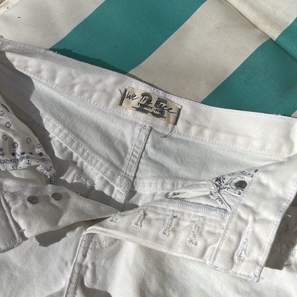 New We The Free Sophia Button Fly Distressed White Cut Off Denim Shorts size 25 - Picture 6 of 9